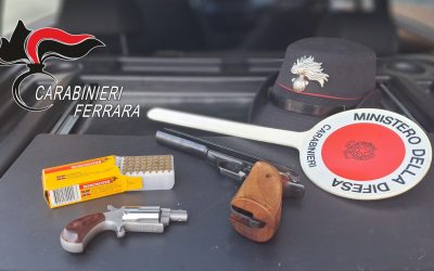 Pistola nel cruscotto dell’auto e un’altra in casa, arrestato pensionato