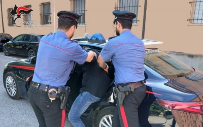 A passeggio per strada fuori dagli orari consentiti, 48enne arrestato per evasione