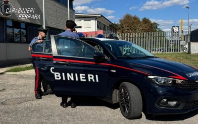 Ai domiciliari ma riceve persone con precedenti: arrestata 29enne
