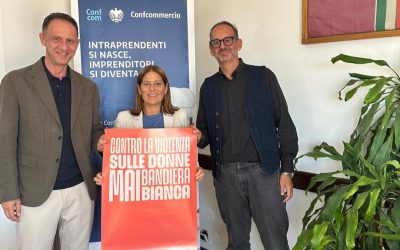 “Mai Bandiera Bianca” in ogni angolo della città