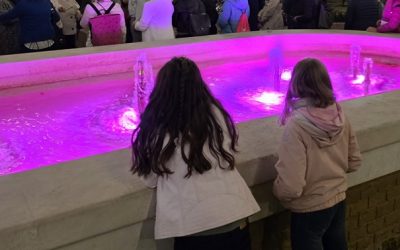 La fontana di piazza della Repubblica in rosa