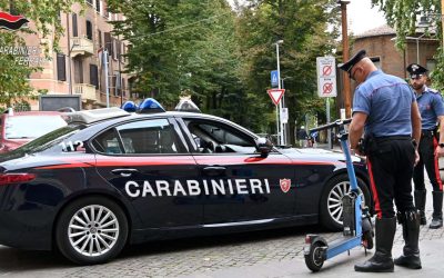 Gad, tenta di investire un carabiniere col monopattino. Aveva la droga nello zaino