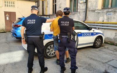 Investe un agente della Polizia Locale e fugge, arrestato 59enne
