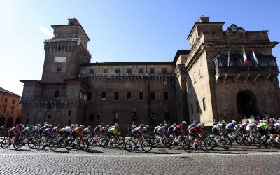 Dal Castello Estense a San Luca, il Giro dell’Emilia parte da Ferrara e incorona Piganzoli e Vigilia