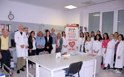 Ail Ferrara dona un nuovo microscopio al Laboratorio di Ematologia dell’ospedale di Cona