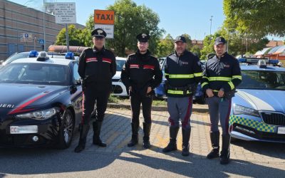 Rubano il portafoglio a un’anziana e prelevano 1.600 euro al bancomat