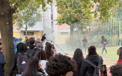 Cento, vandalismi durante il Meloni Day: divelta una cancellata all’Isit, indagini in corso