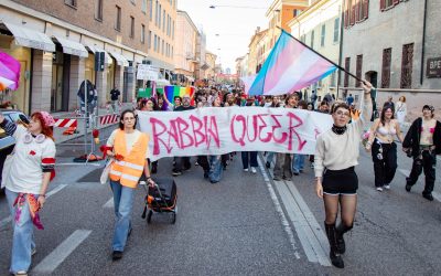 “Siamo qui, esistiamo”: il Pride di Ferrara sfida il governo e intreccia le lotte per i diritti