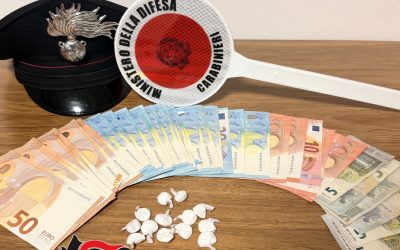 Trovato con tredici dosi di cocaina in tasca e 800 euro in contanti