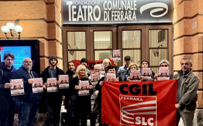Lavoratori dello spettacolo in presidio al Comunale: “Salari fermi e due rinnovi a rischio”