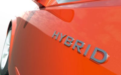 Auto ibrida in città o in autostrada: dove consuma meno e come cambia la guida?
